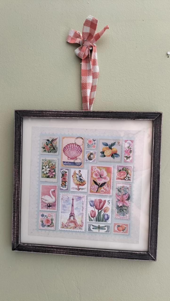 Decorative gold frame for hanging design: nature, travel, flowers – photo 2